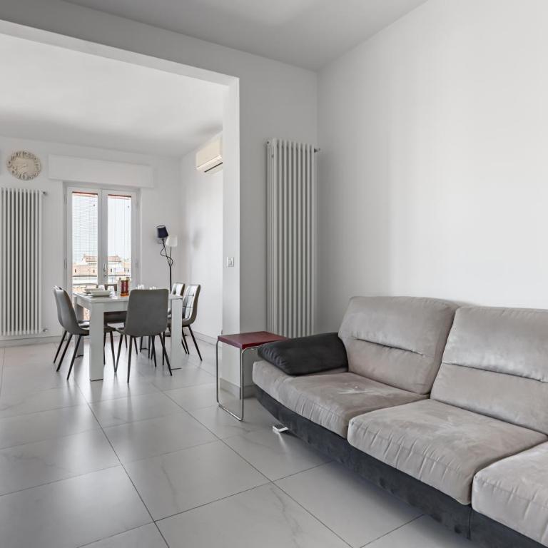 GuestHost - Bright Apartment near the Beach! - Two-Bedroom Apartment - 2