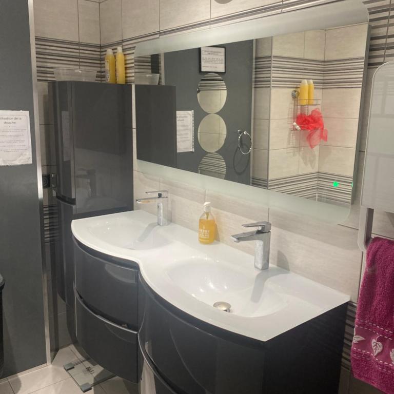 Zola - Double Room - 2