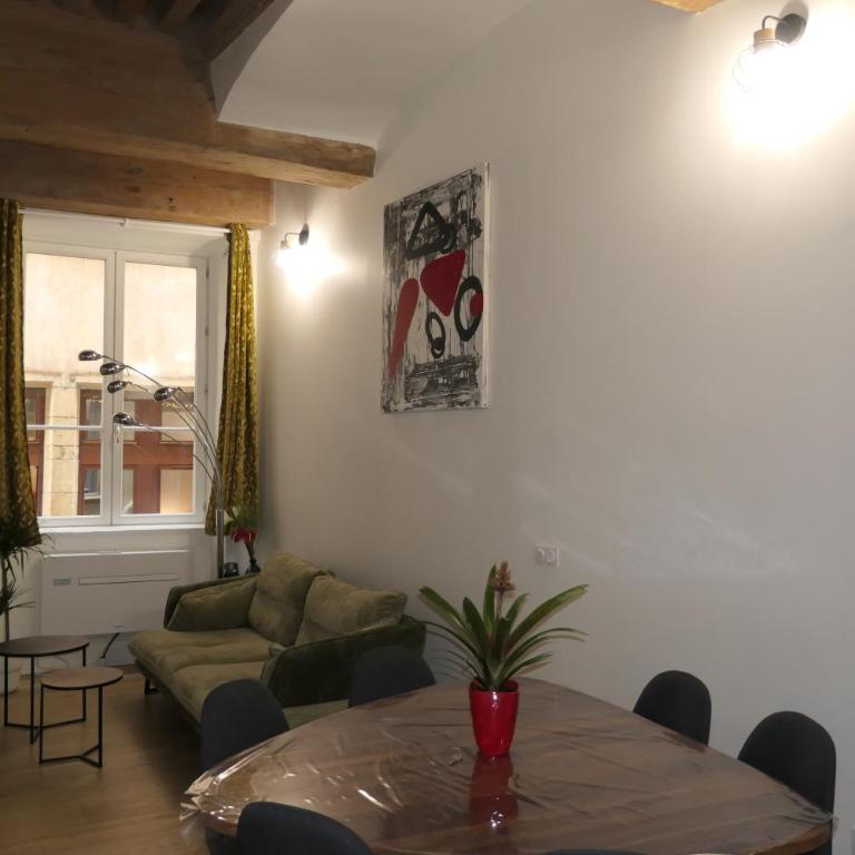 Presqu'ile Saint Nizier coeur de Lyon classé 4* - Three-Bedroom Apartment - 6