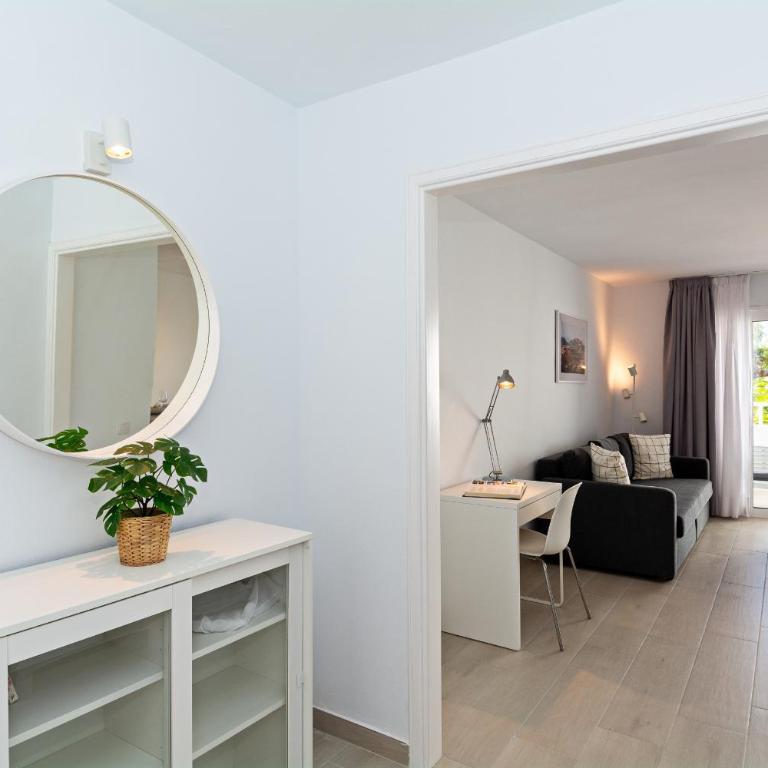 Palmeras Apt - Pool & Terrace - next to Beach - Apartamento con terraza - 9