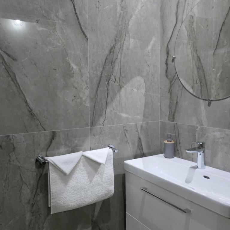 Presqu'ile Saint Nizier coeur de Lyon classé 4* - Three-Bedroom Apartment - 36