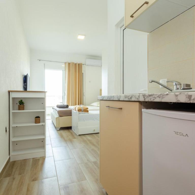 DERON Apartments - Standardna Dvokrevetna Soba sa Bračnim Krevetom - 5