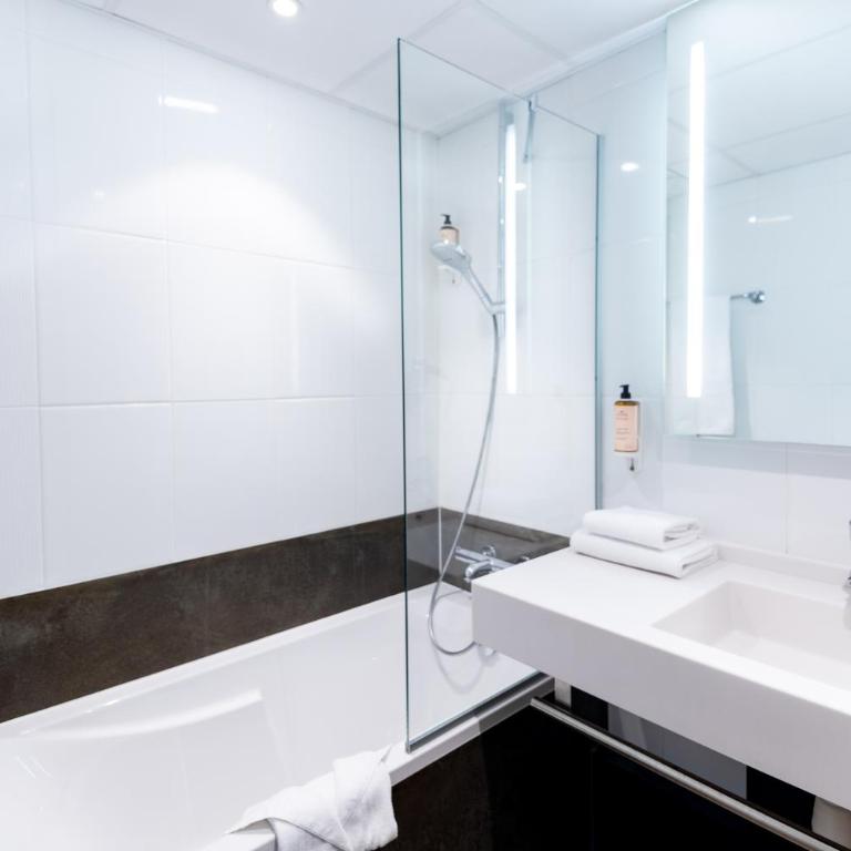 Mercure Colmar Centre Unterlinden - Suite Junior avec 1 Lit Double et 1 Canapé-Lit - 4