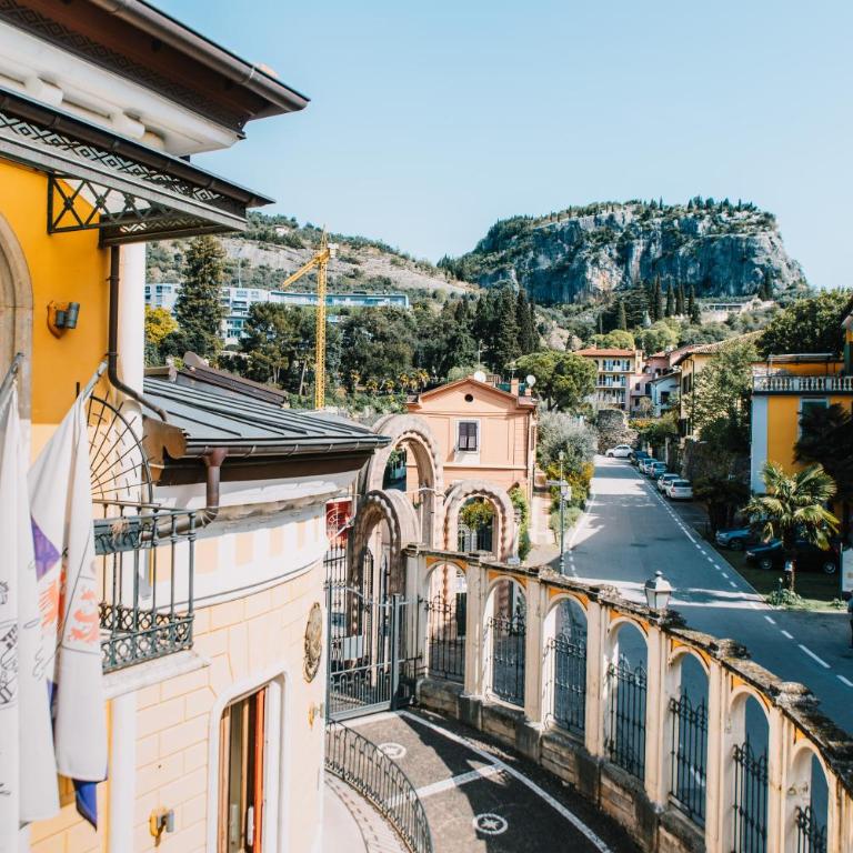 Arciduca Charming House Room & Breakfast - Camera Matrimoniale Piccola con Balcone - 3