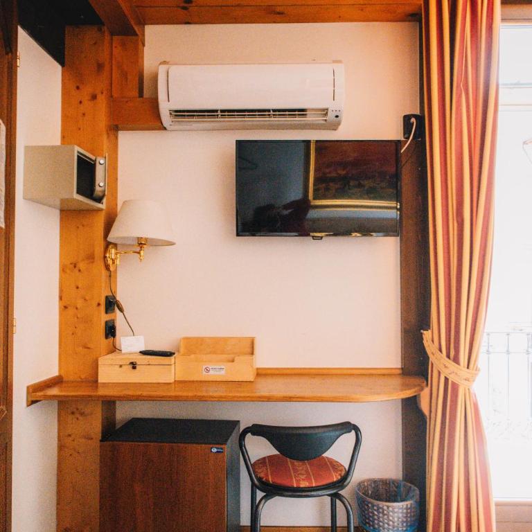 Arciduca Charming House Room & Breakfast - Camera Matrimoniale Piccola con Balcone - 4