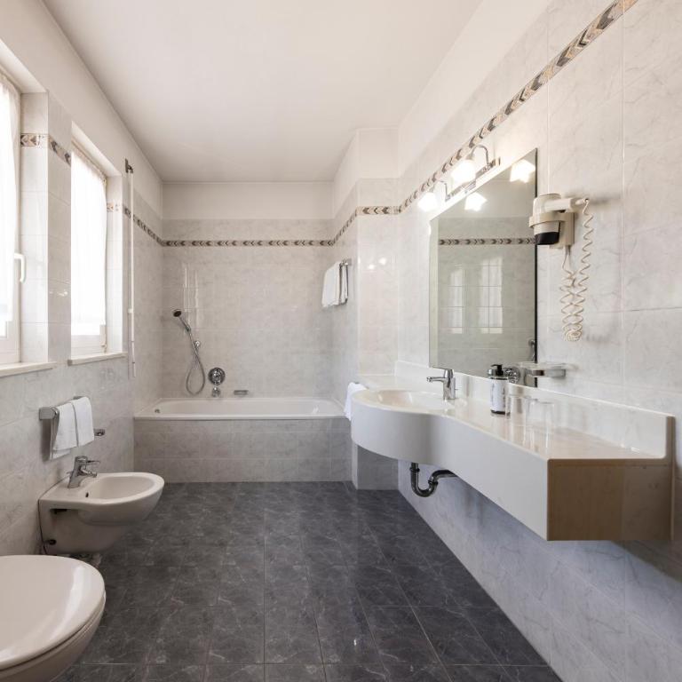 Weingarten Terlan - Rooms & Breakfast - Familienzimmer mit Balkon - 5