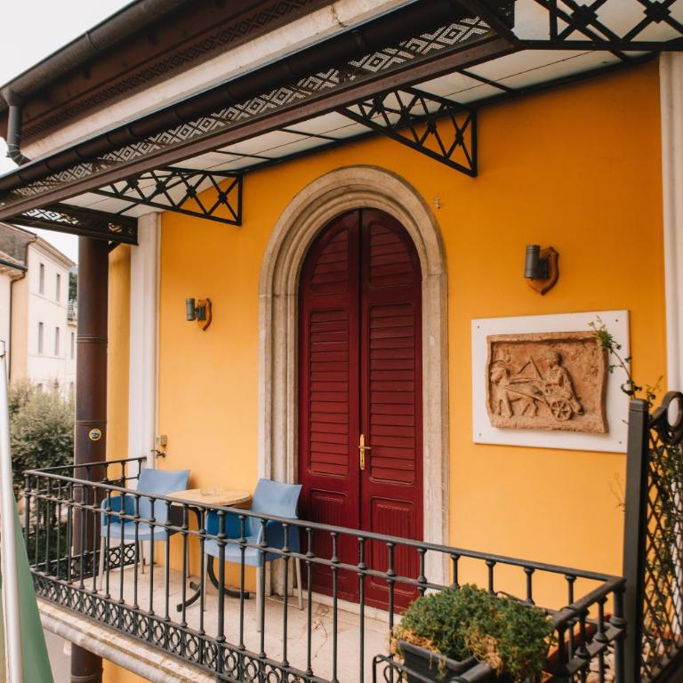 Arciduca Charming House Room & Breakfast - Camera Matrimoniale Piccola con Balcone - 9