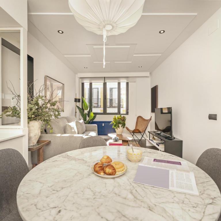 ACOGEDOR (2h+2B) En Malasaña - Two-Bedroom Apartment - 2