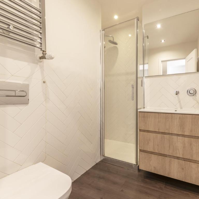 ACOGEDOR (2h+2B) En Malasaña - Two-Bedroom Apartment - 16
