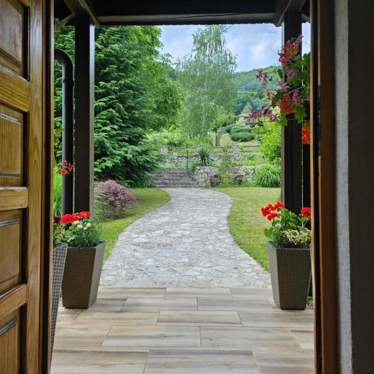 Holiday House Bella - Three-Bedroom House - 2
