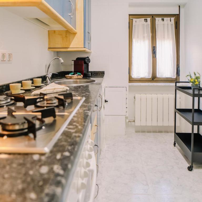 Centro, Hospital y Campus Universitario a 5 minutos - Camas de primera - Lavadora - SmartTV - Wifi 1 GB - Teletrabajo - Three-Bedroom Apartment - 17