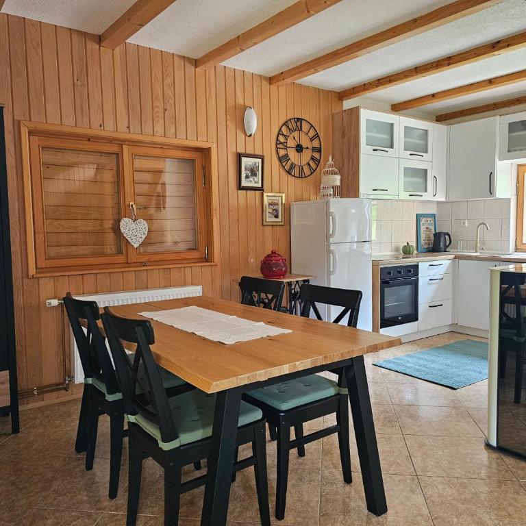 Holiday House Bella - Three-Bedroom House - 6
