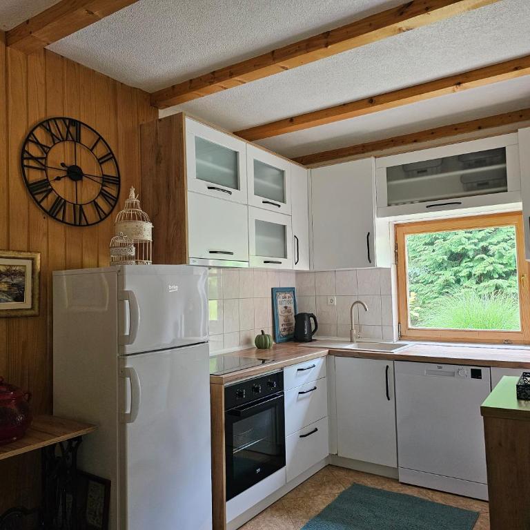 Holiday House Bella - Three-Bedroom House - 8