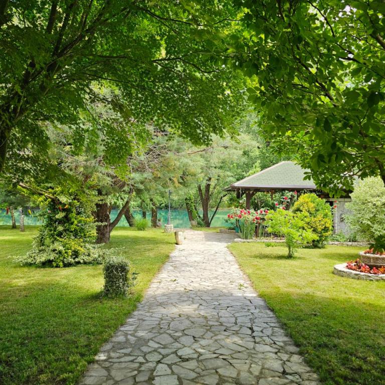 Holiday House Bella - Three-Bedroom House - 13