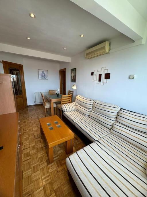 Piso cerca al Centro de Madrid SAN LUCIANO - Three-Bedroom Apartment - 8