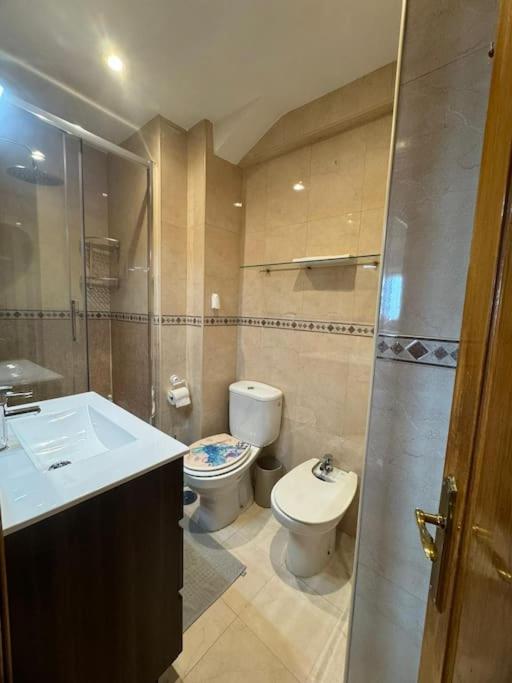 Piso cerca al Centro de Madrid SAN LUCIANO - Three-Bedroom Apartment - 11
