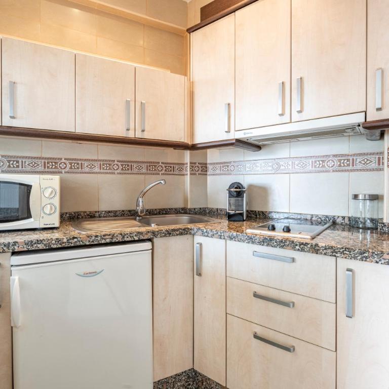 Apartment in Marbella centre frontbeach - One-Bedroom Apartment - 7