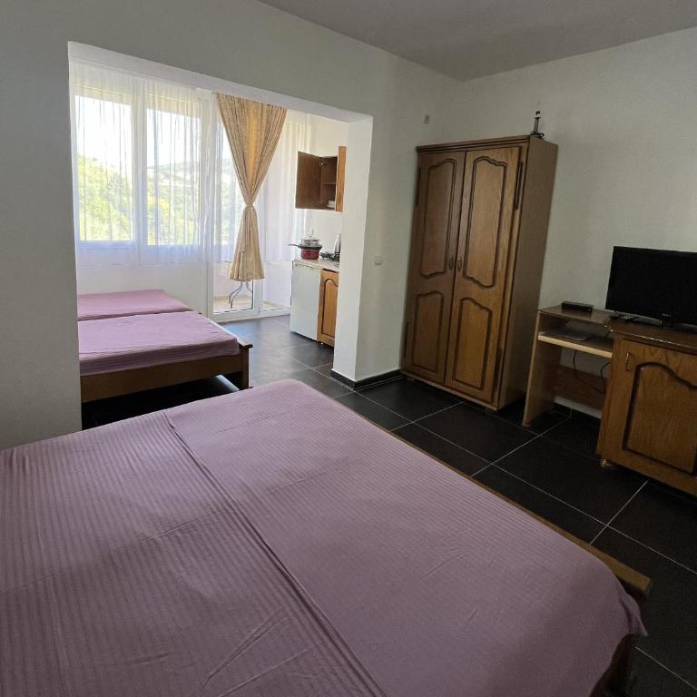 Accommodation Royal Azur - Quadruple Room - 8