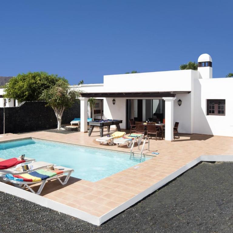 Villa Papagayo by Villa Plus - Villa - 2