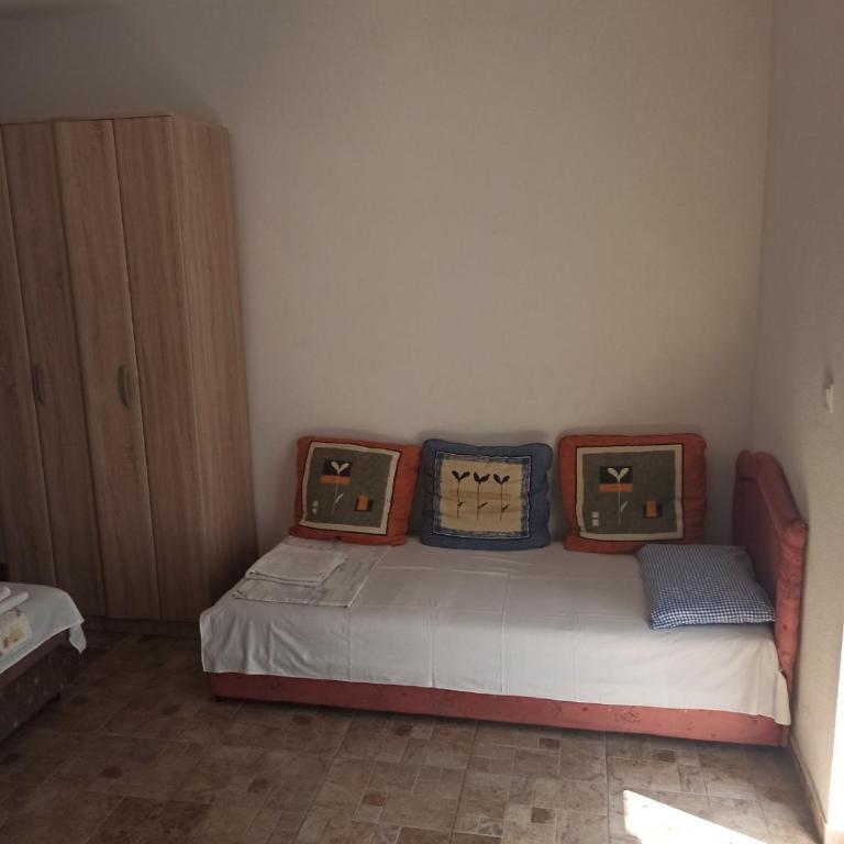 Apartments Fillip - Triple Room with Balcony - 7