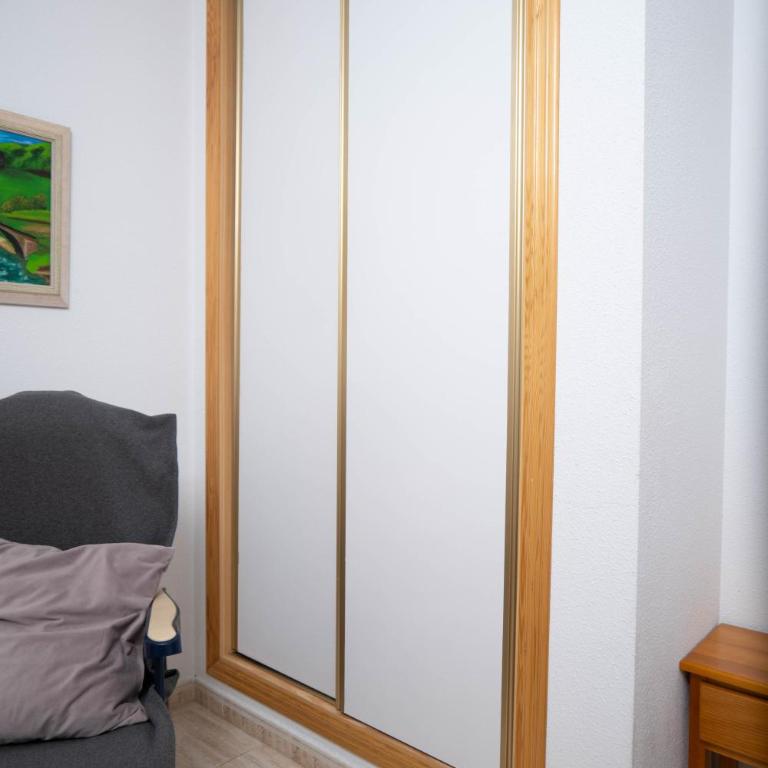 Estilo y Confort en Torrevieja - Apartamento de 2 dormitorios con balcón - 11
