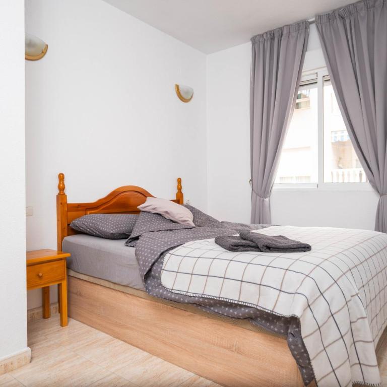 Estilo y Confort en Torrevieja - Apartamento de 2 dormitorios con balcón - 15