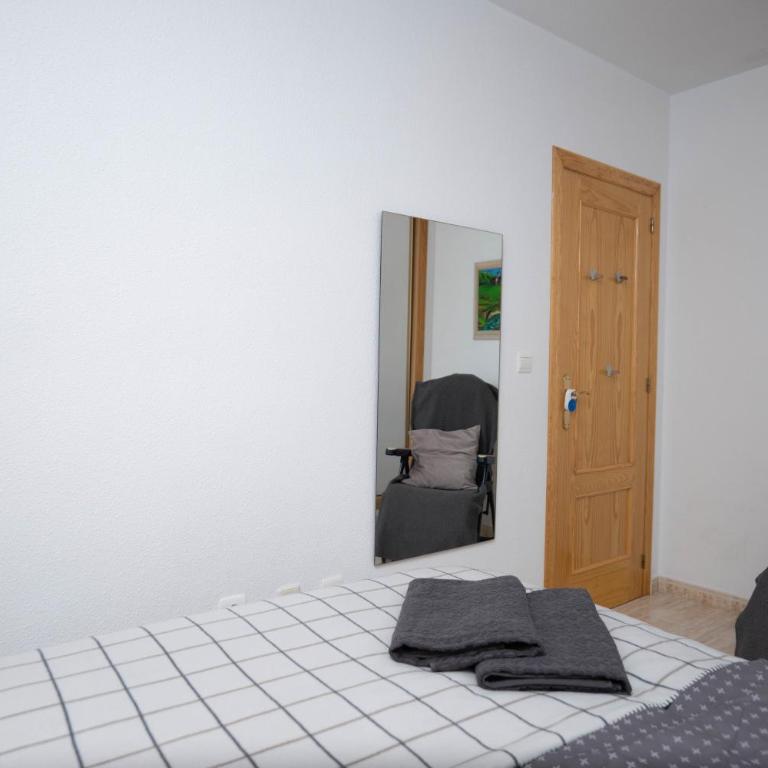 Estilo y Confort en Torrevieja - Apartamento de 2 dormitorios con balcón - 19