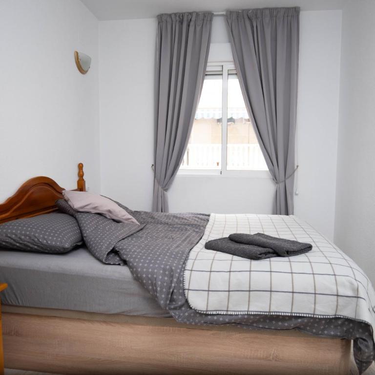 Estilo y Confort en Torrevieja - Apartamento de 2 dormitorios con balcón - 20
