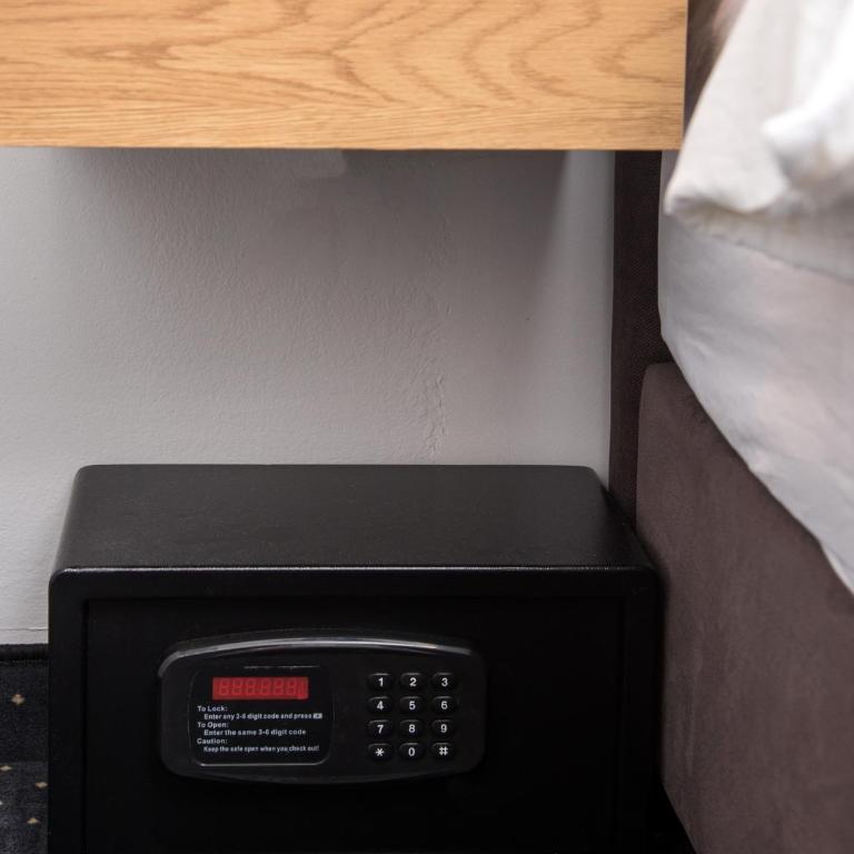 Republic Square Luxury Suites - Junior Suite - 9