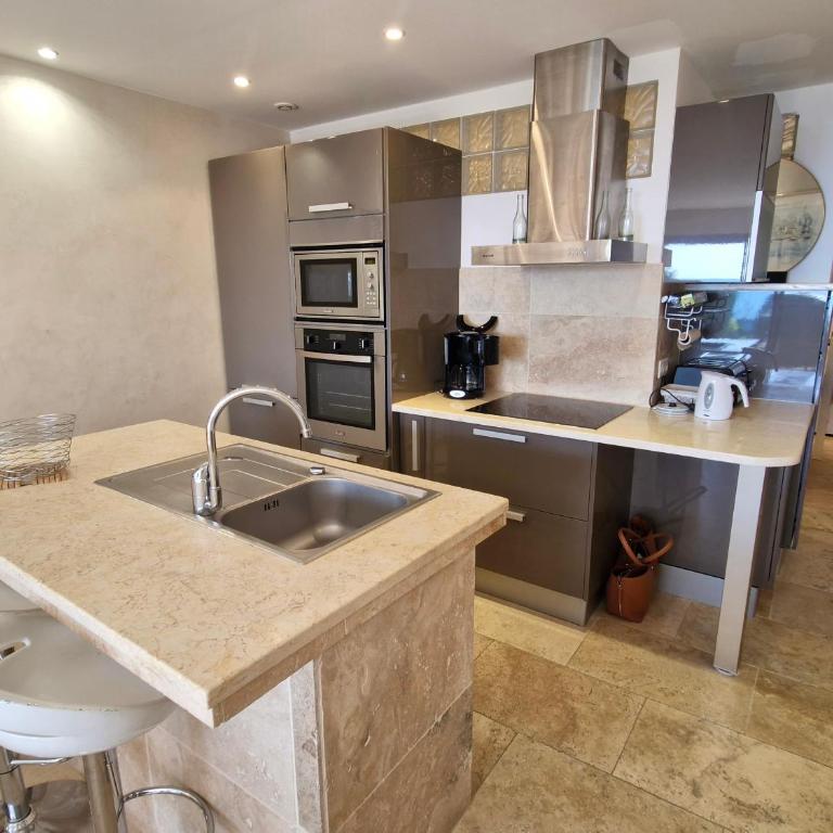 Appartement climatisé 2 pièces avec vue mer : 4 pers, piscine, parking - FR-1-780-38 - Apartamento - 4