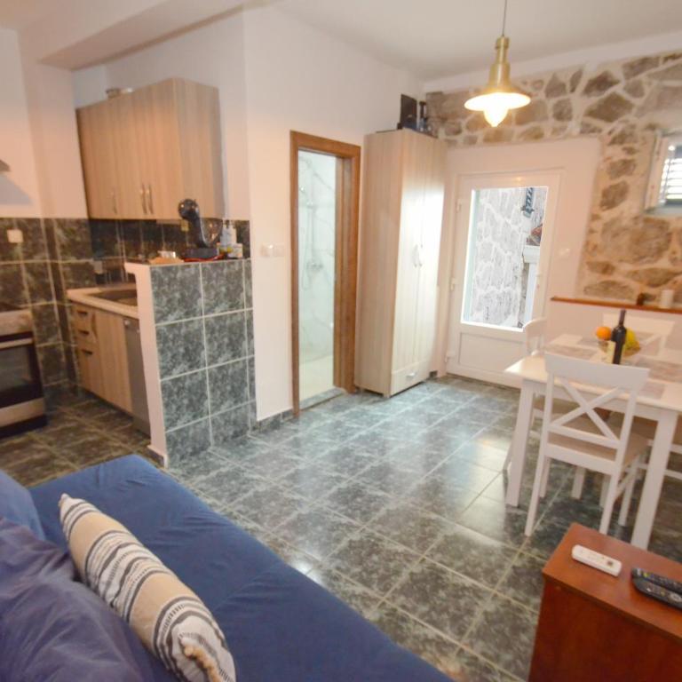 Holiday Home Brinic - Ferienhaus - 8