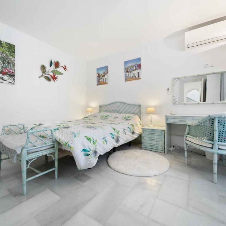 Charming Andalusian style villa in Nueva Andalucia - Villa - 10