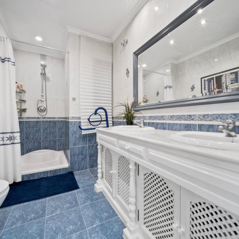 Charming Andalusian style villa in Nueva Andalucia - Villa - 11