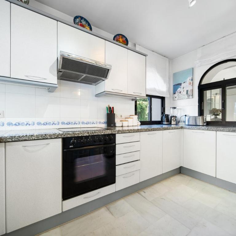 Charming Andalusian style villa in Nueva Andalucia - Villa - 20