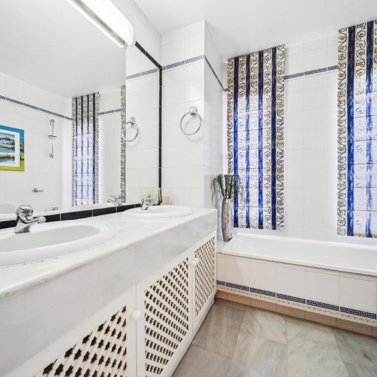 Charming Andalusian style villa in Nueva Andalucia - Villa - 22