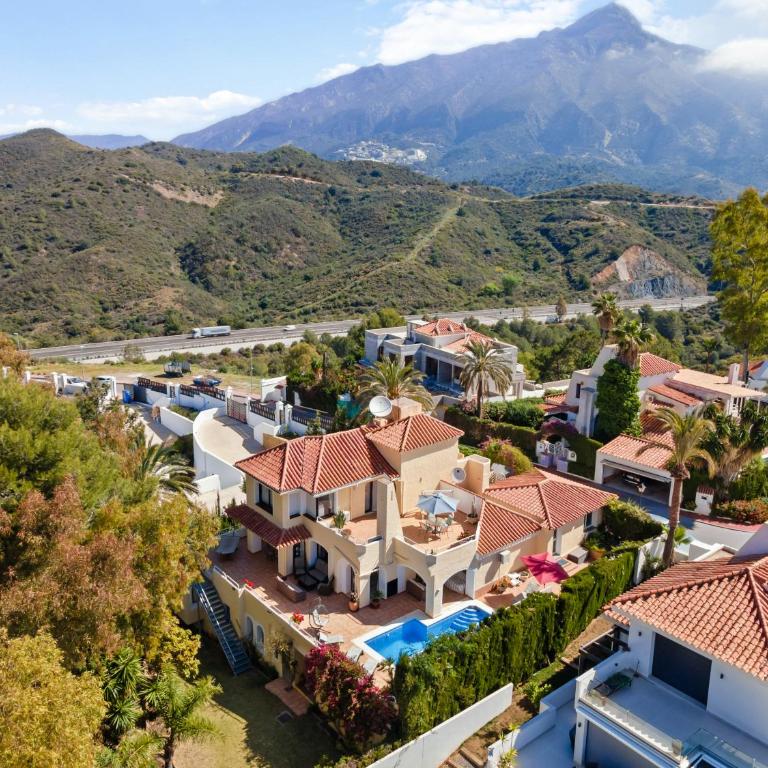 Charming Andalusian style villa in Nueva Andalucia - Villa - 29