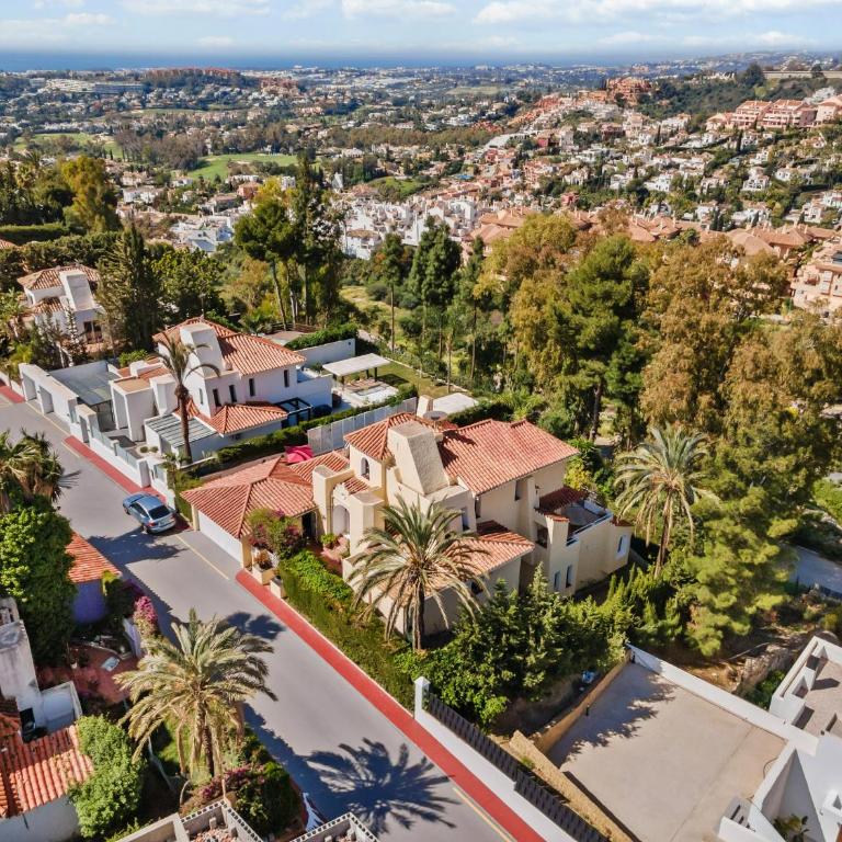Charming Andalusian style villa in Nueva Andalucia - Villa - 30