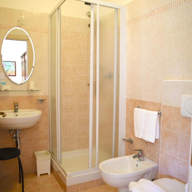 Villa Gaia - Camera Matrimoniale/Doppia con Letti Singoli con Bagno - 2