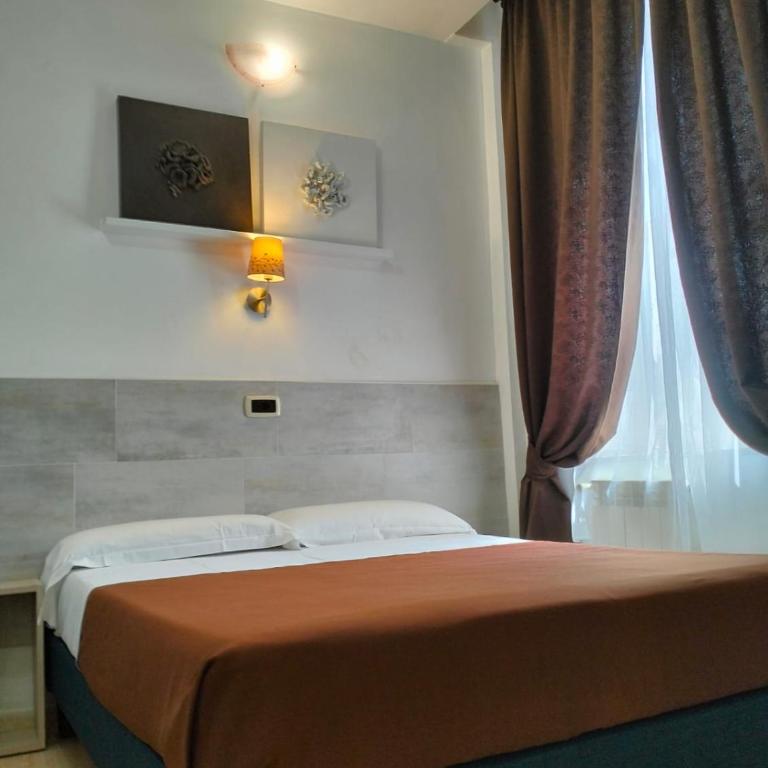 Hotel Indipendenza - Small Double Room - 8