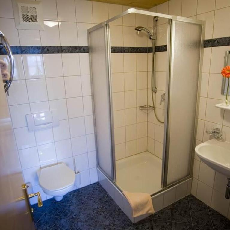Gasthaus Muntafuner Stöbli - Doppelzimmer mit Dusche - 6