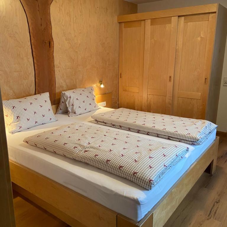 Gasthaus Muntafuner Stöbli - Doppelzimmer mit Dusche - 8