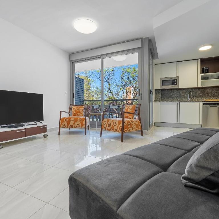 Hauzify I Apartament Mestral - Two-Bedroom Apartment with Terrace - 3