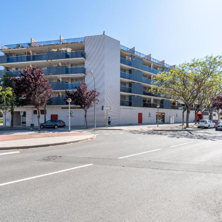 Hauzify I Apartament Mestral - Two-Bedroom Apartment with Terrace - 21