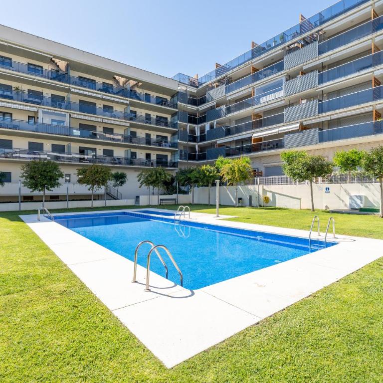 Hauzify I Apartament Mestral - Two-Bedroom Apartment with Terrace - 18
