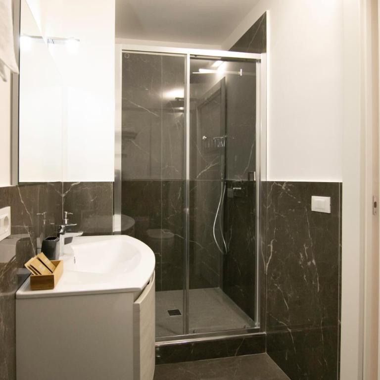 Villareale47 Luxury Suites & Rooms - Camera Matrimoniale con Bagno Privato - 8