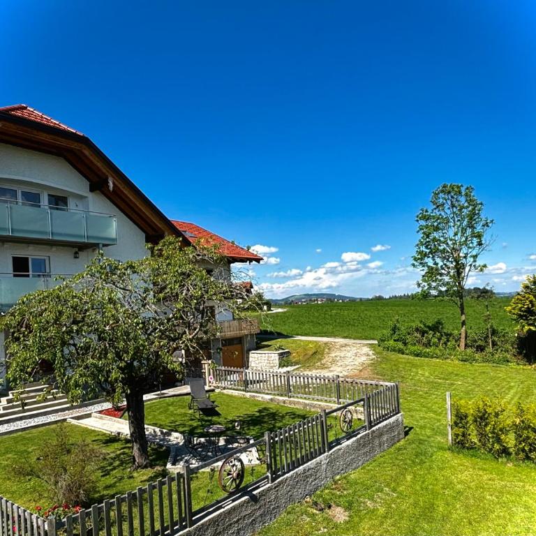 Gästhaus "Seeblick" - Apartment mit 2 Schlafzimmern und Gartenblick - 1