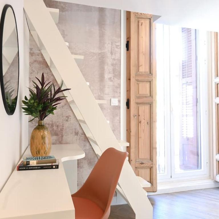For You Rentals Céntrico y Luminoso Estudio TEMPORAL Dúplex en Madrid EST23 - One-Bedroom Apartment with Balcony - 2