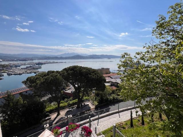 Villa dei Poeti - Camera Matrimoniale Deluxe con Vista Mare Laterale - 10