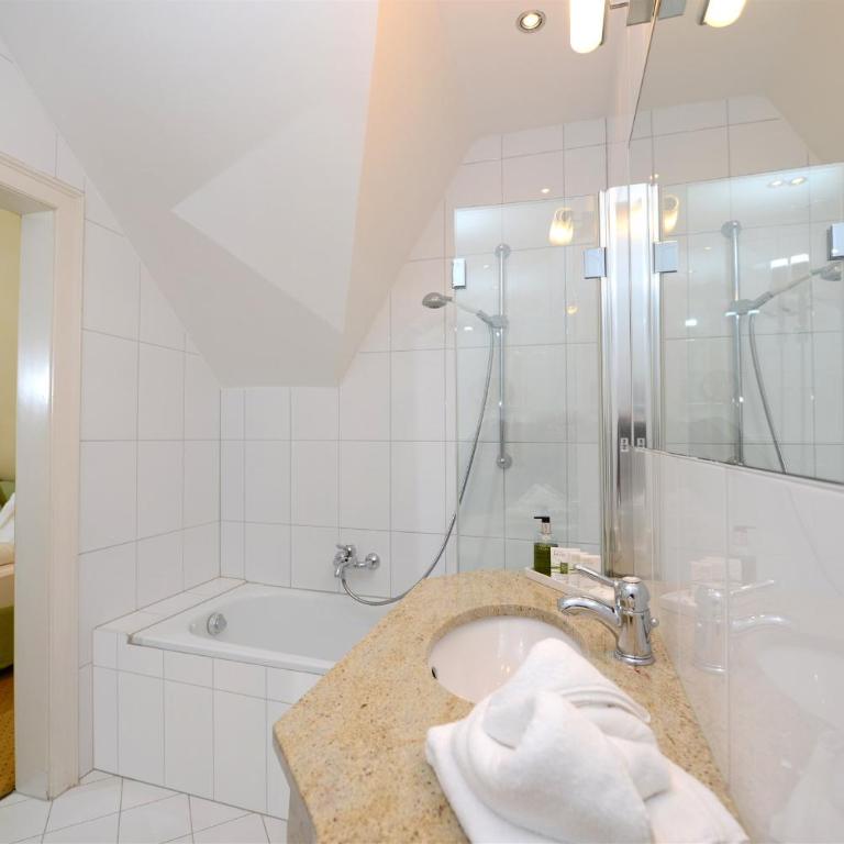 Dermuth Hotels – Parkvilla Wörth - Doppelzimmer mit Seeblick - 2