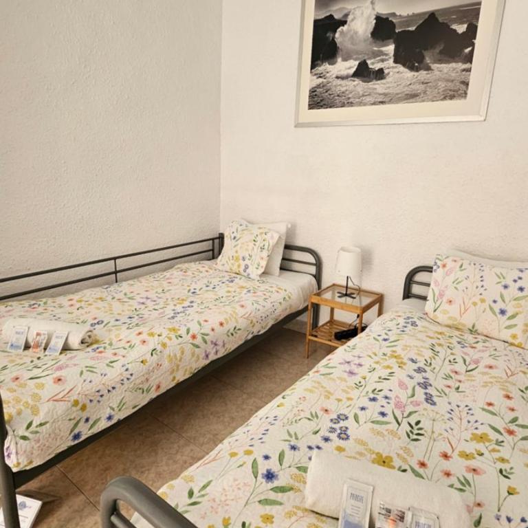 YOUTH HOSTEL - Central and Basic Drassanes - Habitación Doble con baño compartido - 2 camas - 2
